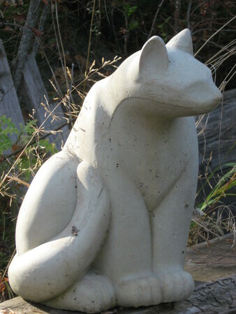 "Cat sitting" cement h 30cm.  signed un numbered edition